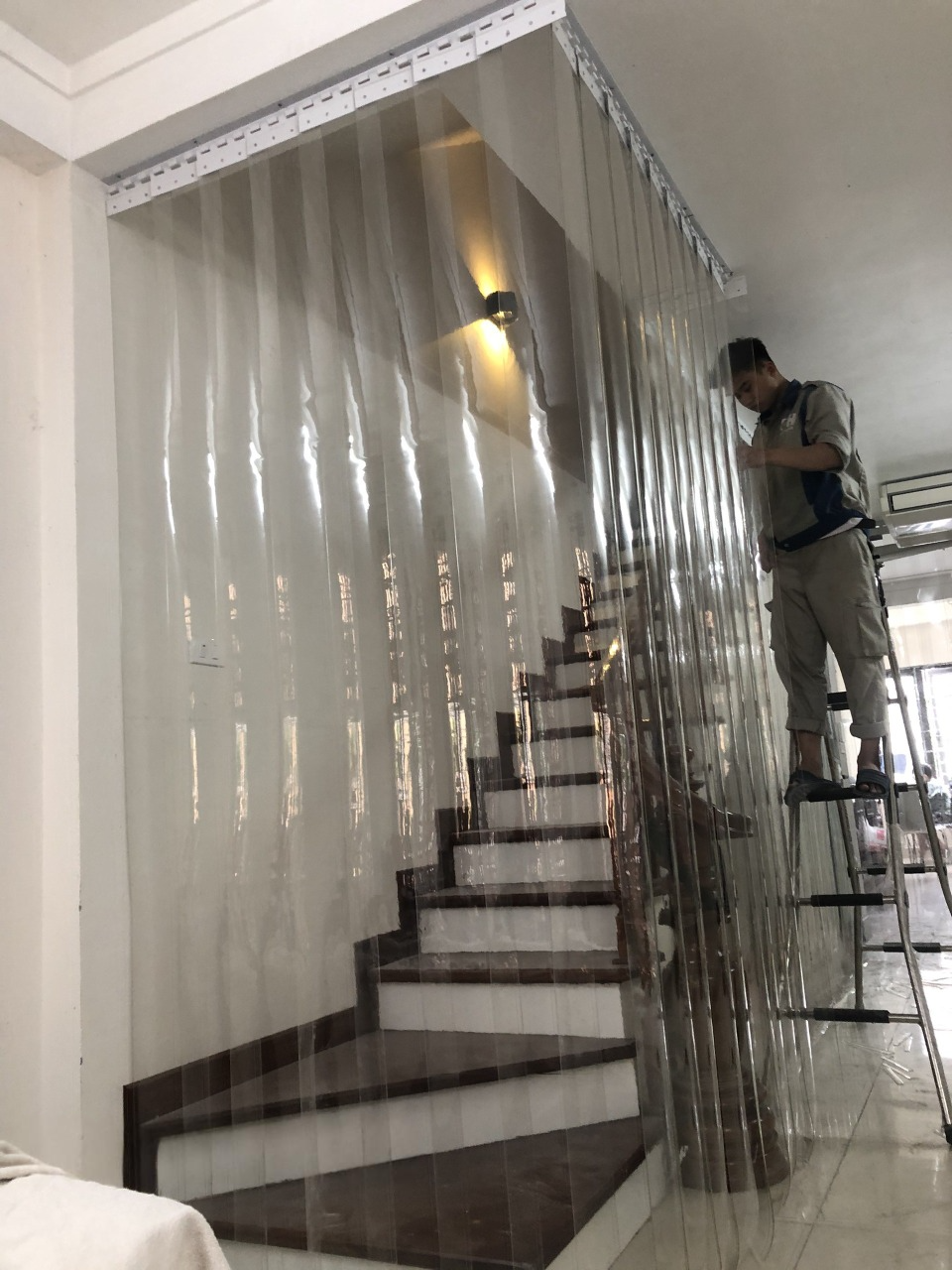 lựa chọn số 1 cho nhà xưởng, kho hàng, cửa hàng, siêu thị, quán ăn và hộ gia đình. #1 Rèm Nhựa Ngăn Lạnh Điều Hòa | Rèm nhựa pvc ALODI